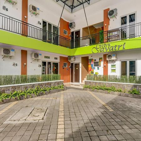 Super Oyo 3496 Griya Gayatri Syariah Hotel Melati Kültér fotó