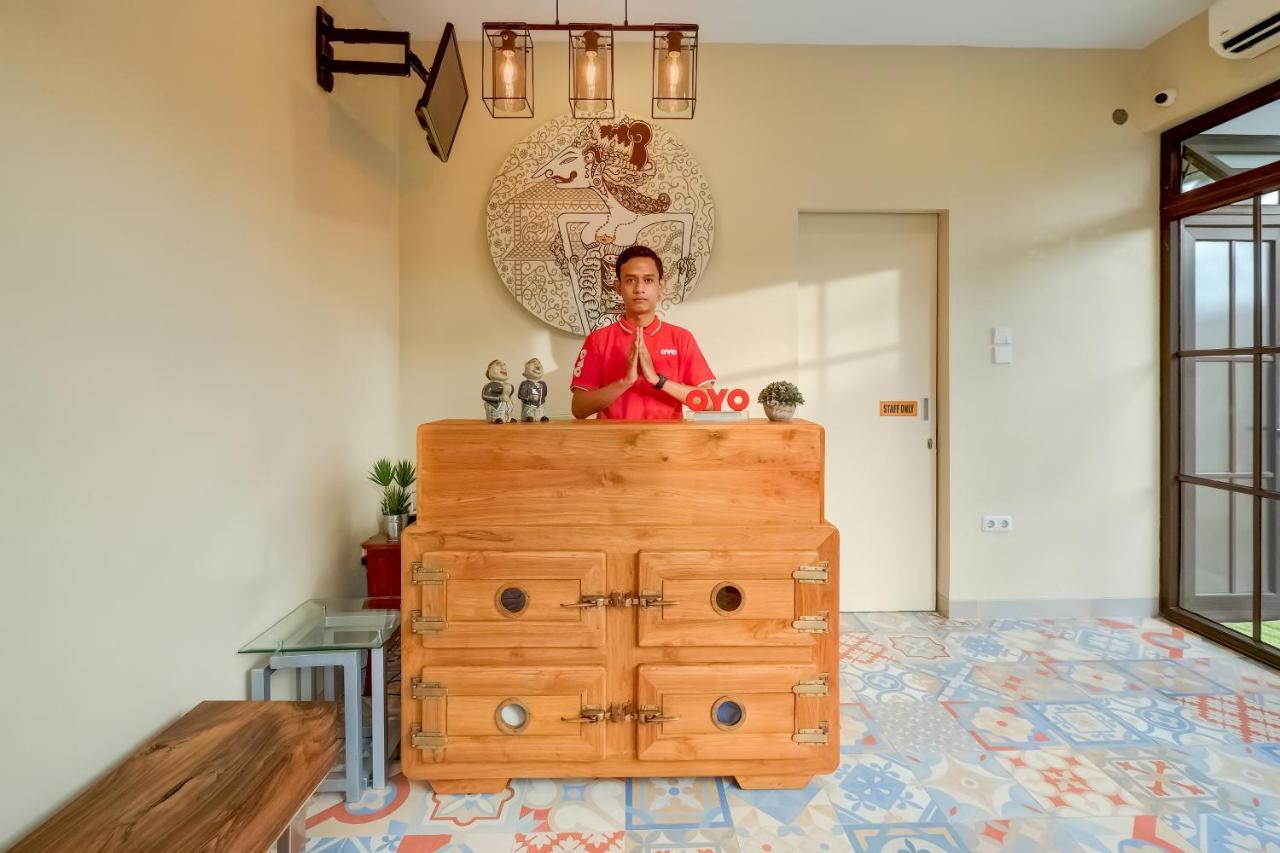 Super Oyo 3496 Griya Gayatri Syariah Hotel Melati Kültér fotó