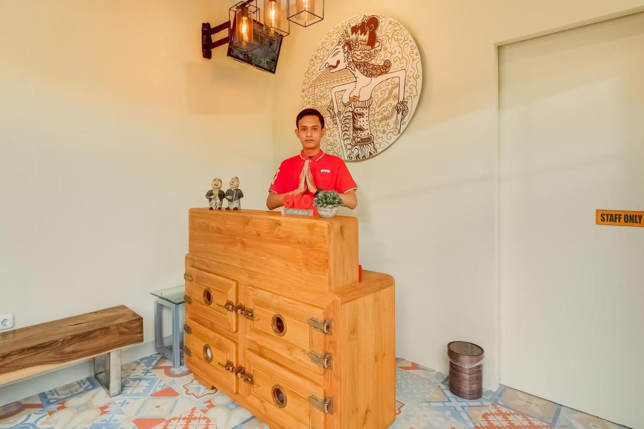 Super Oyo 3496 Griya Gayatri Syariah Hotel Melati Kültér fotó