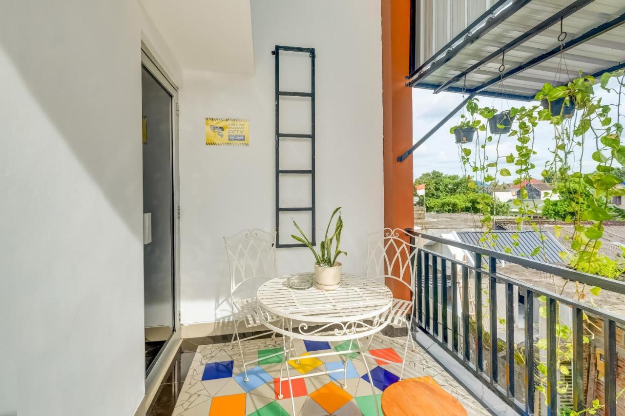 Super Oyo 3496 Griya Gayatri Syariah Hotel Melati Kültér fotó