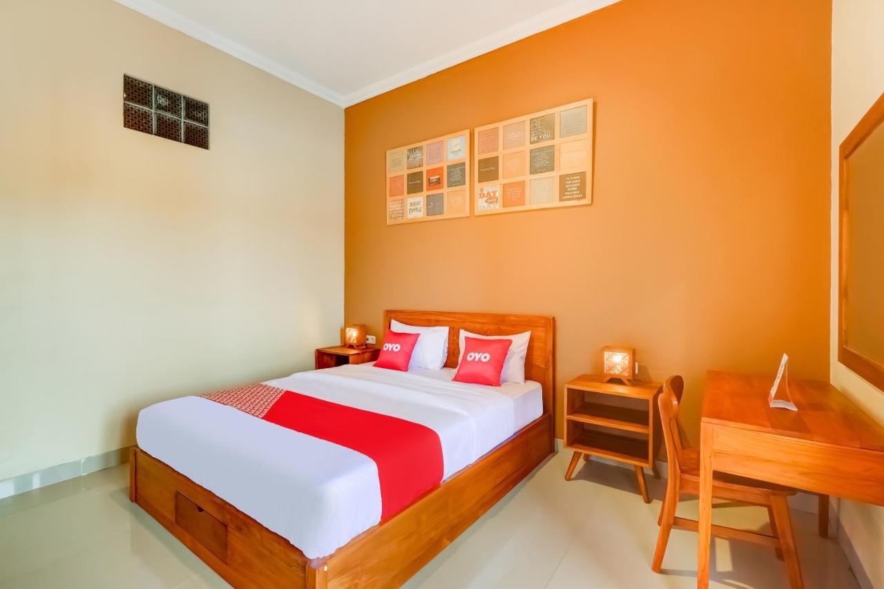 Super Oyo 3496 Griya Gayatri Syariah Hotel Melati Kültér fotó